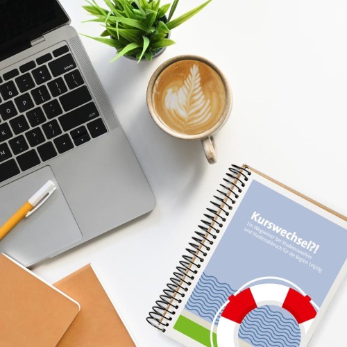 KI-Foto zur Kurswechselbrosch&uuml;re, auf einem Schreibtisch liegend